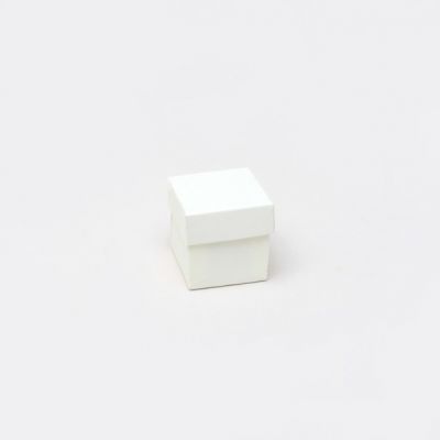 Ring box. 5x5x5cm. Cream gift box.