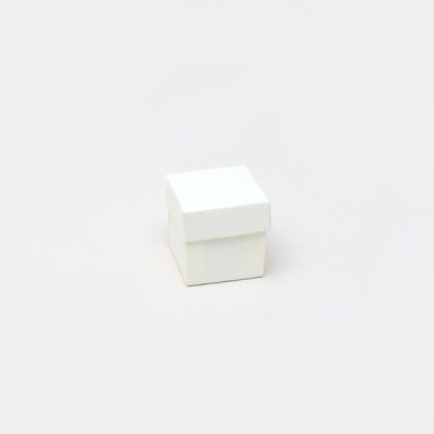 Ring box. 5x5x5cm. Cream gift box.