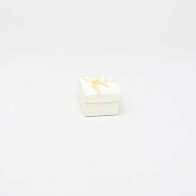 Ring box. 5x5x3.5cm. Ivory gift box with bow