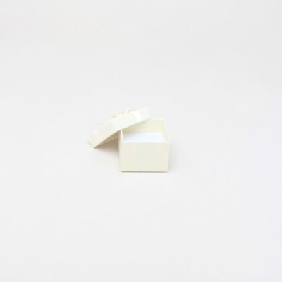 Ring box. 5x5x3.5cm. Ivory gift box with bow