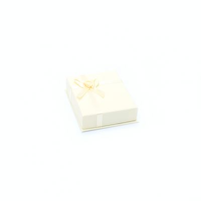 Necklace / Bracelet box. 8x6.5x2cm. Ivory gift box w/ bow*