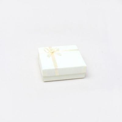 Necklace / Bracelet Box. 9x9x3cm. Ivory gift box with bow.