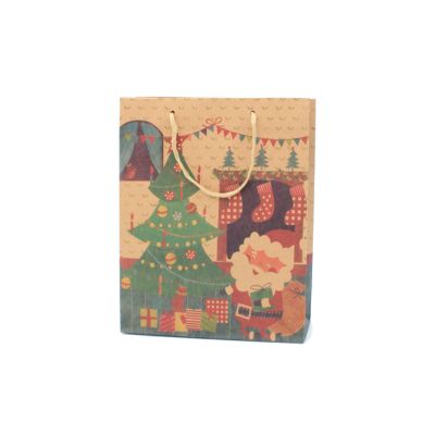 24x19x8cm. Christmas scene print gift bag