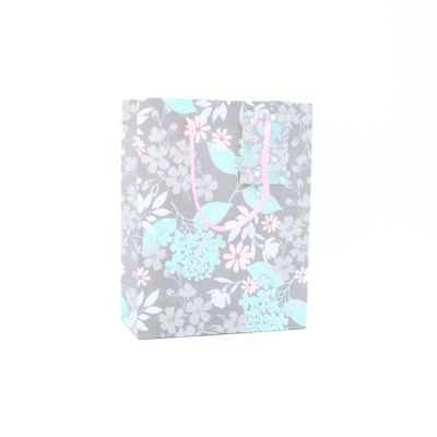 23x18x8cm. Grey floral print gift bag with tag