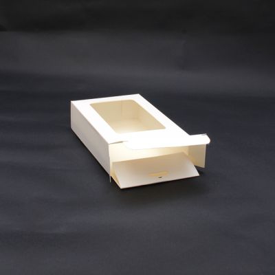 Size: 15x10x4cm. Off White gift box with window & Euro hole