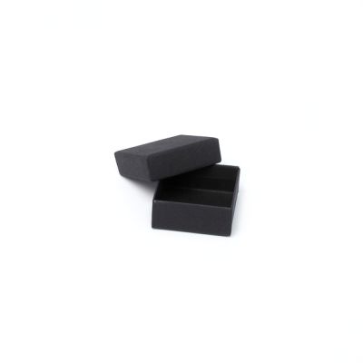 5x5x2.2cm. NO INSERT. Black gift box