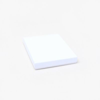 14x11x2cm. White gift box.