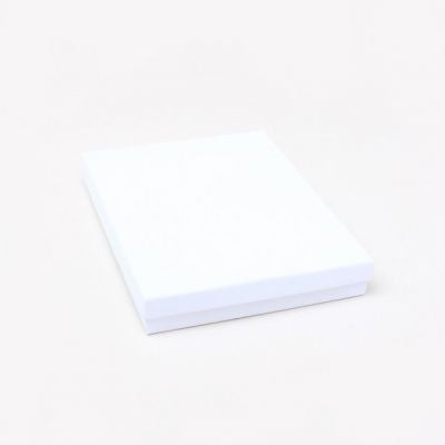 18x14x2.5cm. White gift box.
