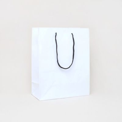 Size: 23x18x9cm White gift bag black handles