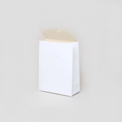 16x12x6cm. White velcro gift box