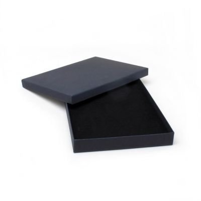 18x14x2cm. Black gift box.