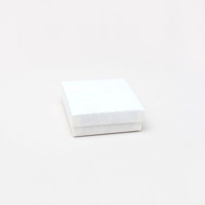 Necklace / Bracelet box. 9x9x3cm. Cream linen effect gift box.