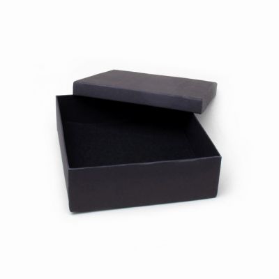 Tiara box. 16x15x5cm. Black gift box.