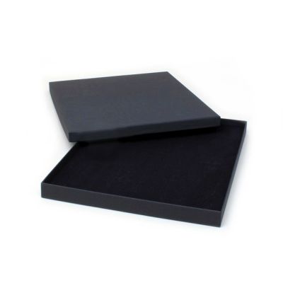 24x20x2cm. Black gift box.