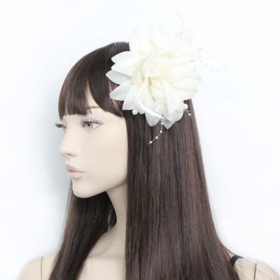 © Style Jasmin. Ivory flower fascinator on a clip and pin