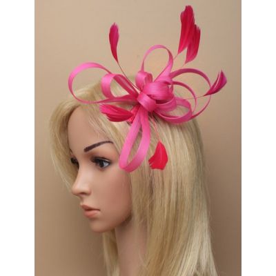 © Style Maisy. Fushcia looped fascinator on a side comb