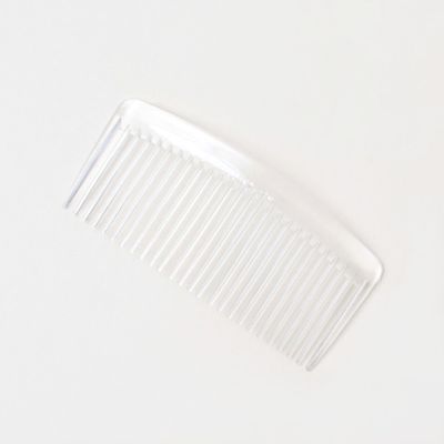 Card of 4 clear combs 9cm