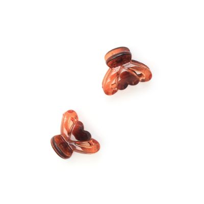 Card of 2 Tort heart detail clamps. 2.5cm