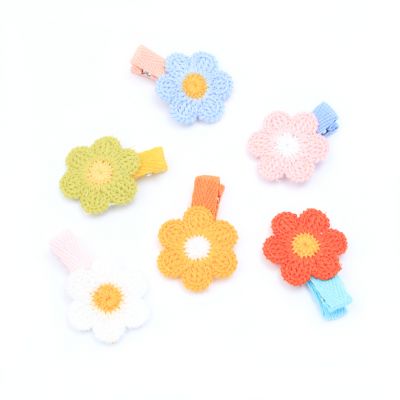 Card of 2 crochet flower hair clips. 3.5cm