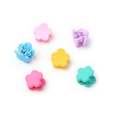 Card of 6 flower mini clamps. 1cm