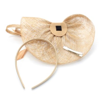 Style Charlotte. Gold sinamay fascinator