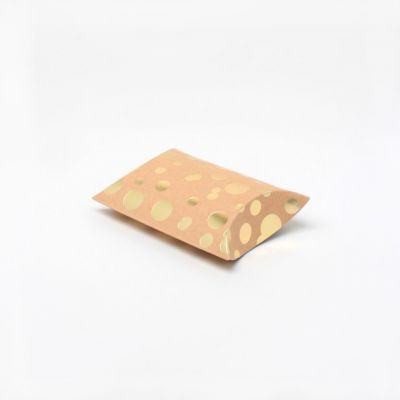 Size: 9x7.8x3cm Gold metallic polka dot printed kraft paper pillow pack