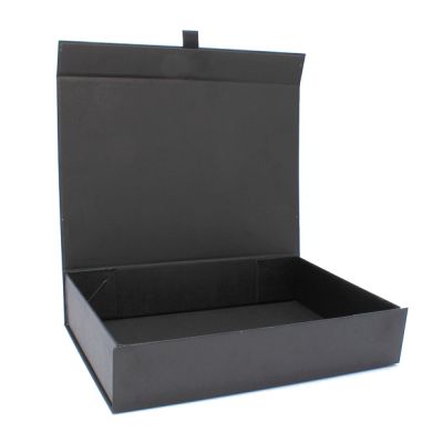 31x22x6.5cm. Black fold flat gift box. Magnetic closure