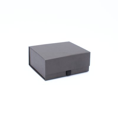 14x12x6cm. Black fold flat gift box. Magnetic closure