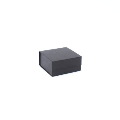 8.5x8.5x4cm. Black gift Box. Magnetic closure.