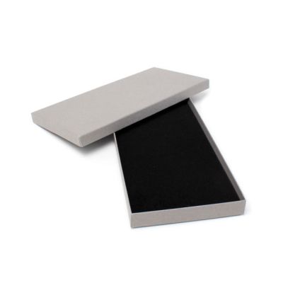 DL size. 22.5x11.5x2.2cm. Grey kraft gift box.