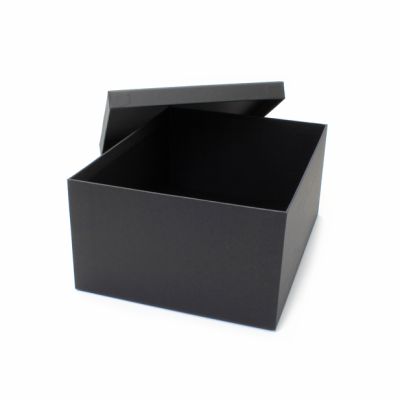 25x19x11cm. Black gift box.
