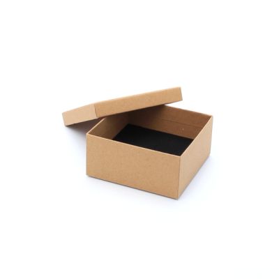 9.5x9.5x4.5cm. Kraft gift box.