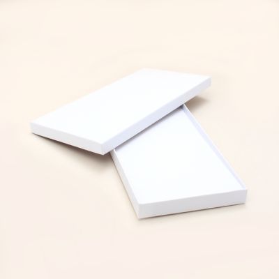 DL size. 22.5x11.5x2cm. White gift box.