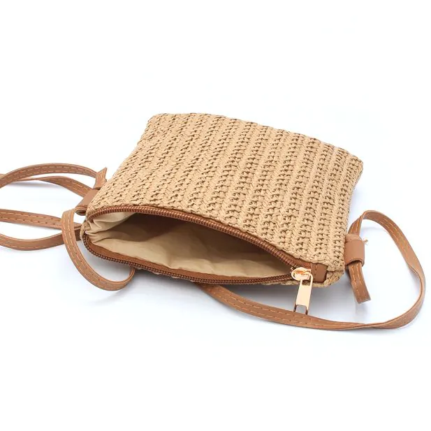 Natural look cross the body bag. 19x16cm