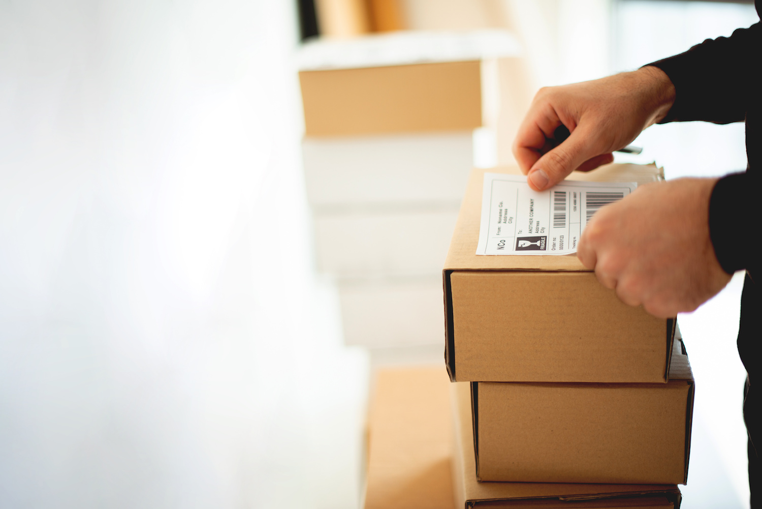 Labelling a box for international shipping