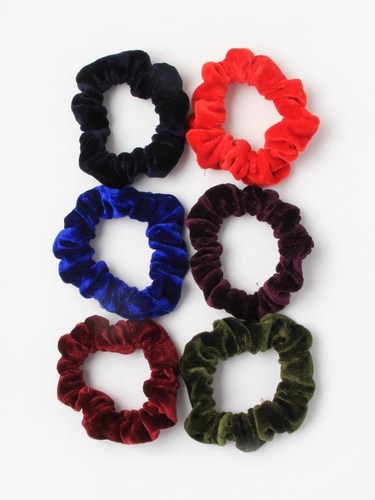 7982 - Velvet Scrunchies